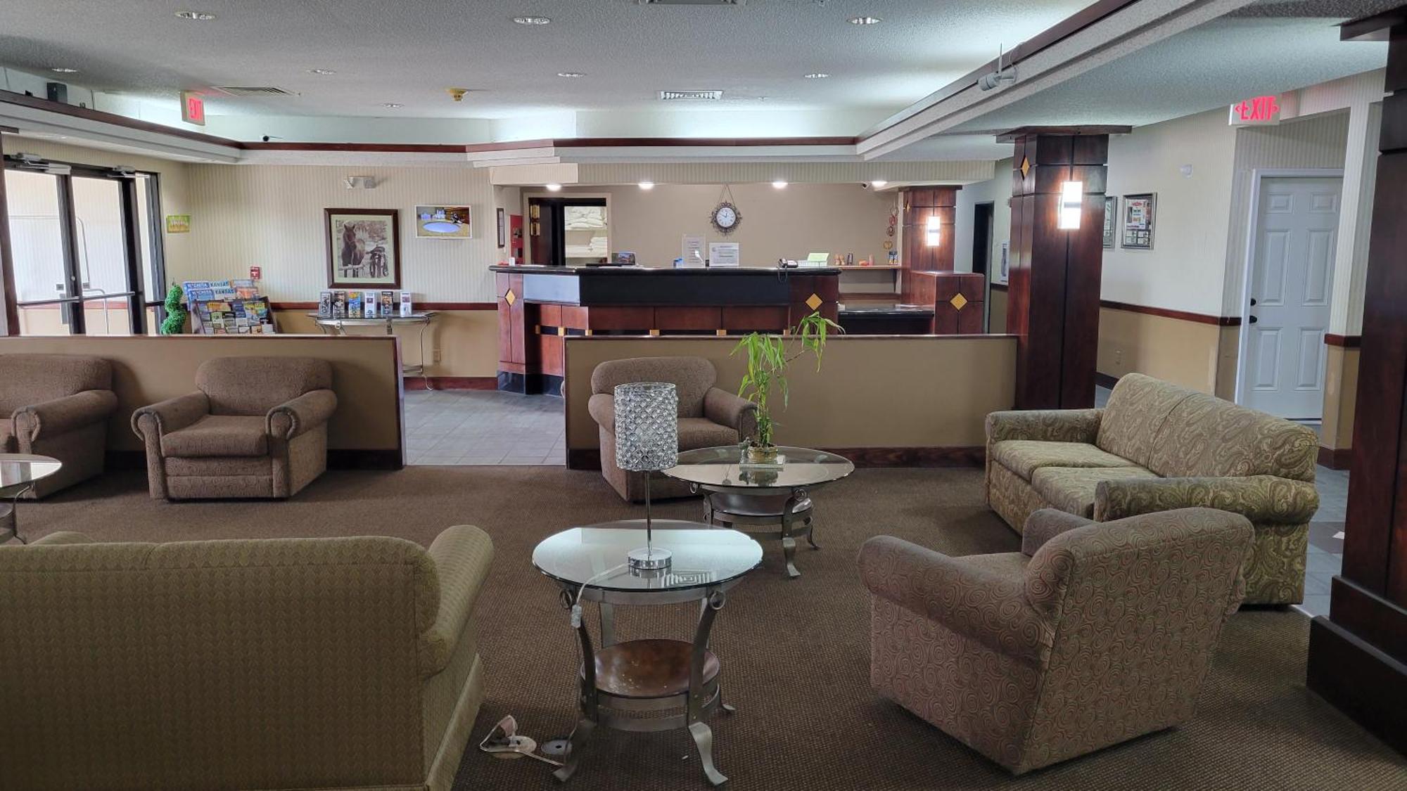 Windsor Inn & Suites Додж Сити Екстериор снимка