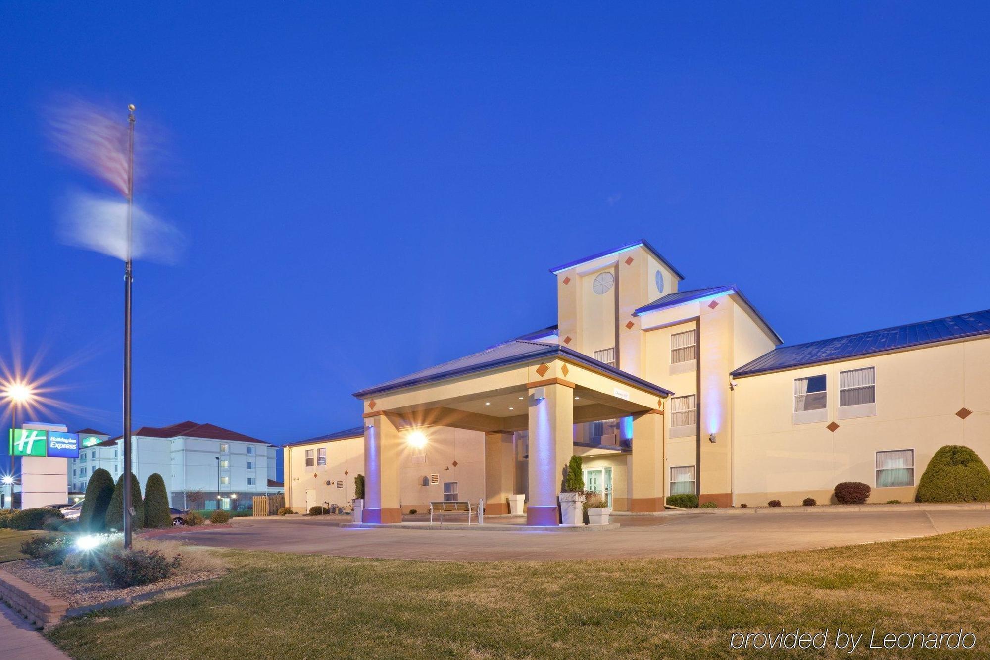 Windsor Inn & Suites Додж Сити Екстериор снимка