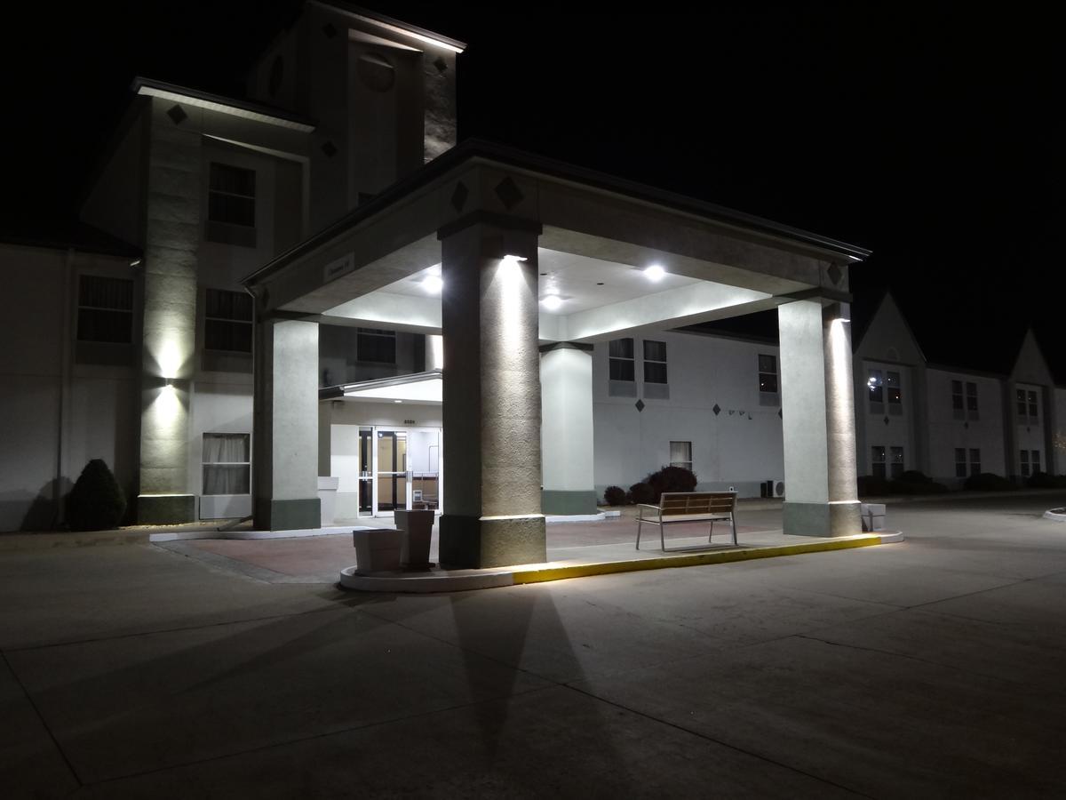 Windsor Inn & Suites Додж Сити Екстериор снимка