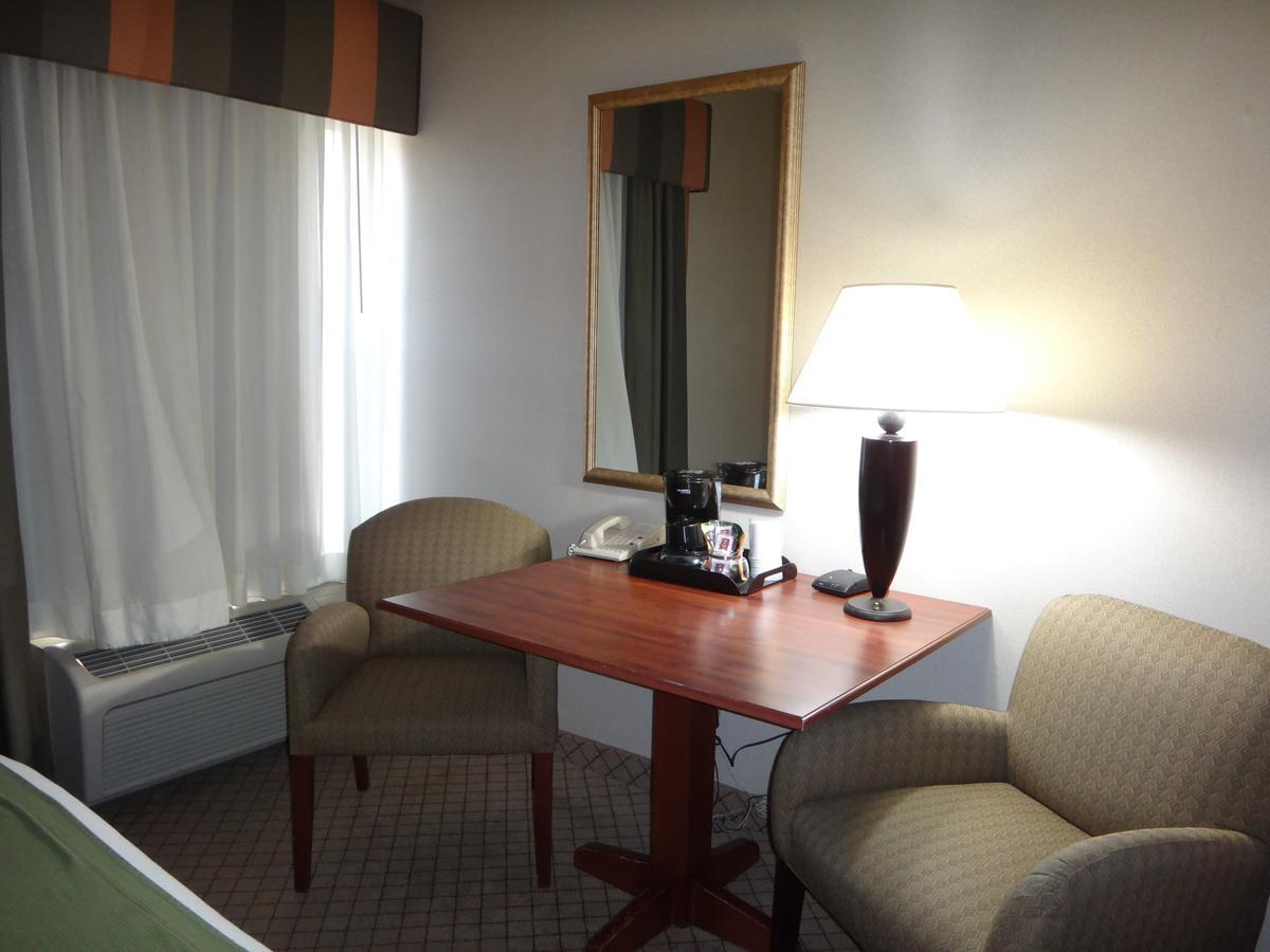 Windsor Inn & Suites Додж Сити Екстериор снимка