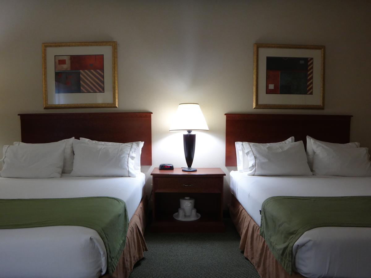 Windsor Inn & Suites Додж Сити Екстериор снимка