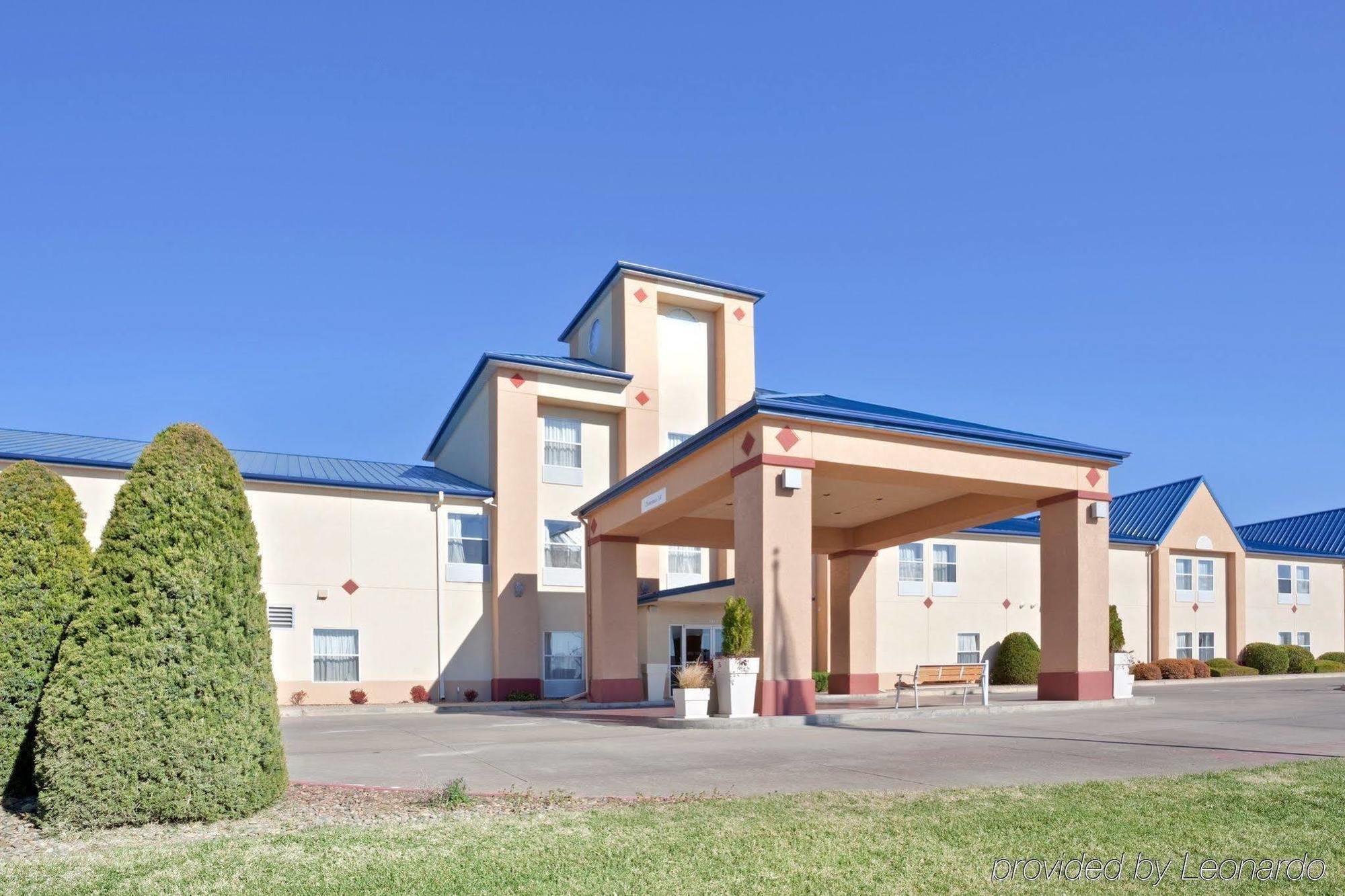Windsor Inn & Suites Додж Сити Екстериор снимка